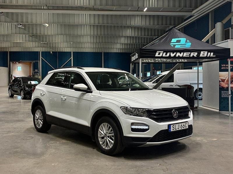 Vit Begagnad 2021 VW T-Roc SUV | 269 900 kr (Marknadspris) - Bild 1/4