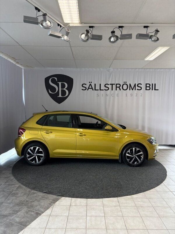Orange Begagnad 2018 VW Polo Halvkombi | 152 900 kr (Lite dyr) - Bild 1/4