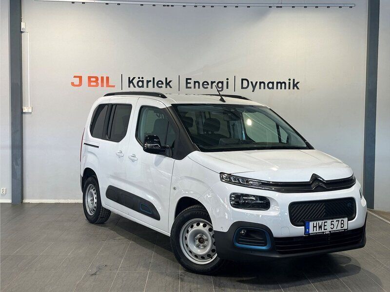 Vit Begagnad 2023 Citroën e-Berlingo Shine Minibuss | 349 900 kr (Marknadspris) - Bild 1/4