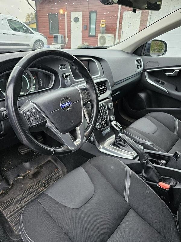 Svart Begagnad 2015 Volvo V40 Kombi | 115 000 kr (Superpris) - Bild 1/4