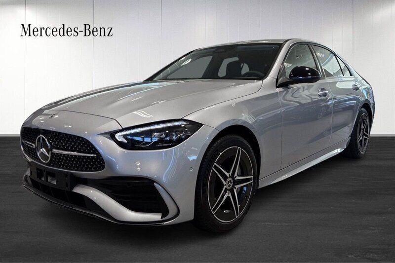 Ny 2025 Mercedes C300e Sedan | 619 650 kr (Bra pris) - Bild 1/4