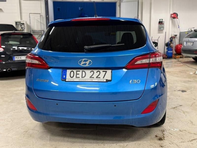 Begagnad Hyundai i30 Premium 136 HK (100 kW) 2017 Blå Kombi