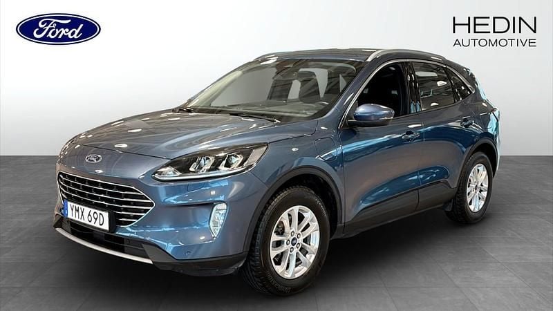 Blå (blue) Begagnad 2023 Ford Kuga Titanium SUV | 269 900 kr (Marknadspris) - Bild 1/4