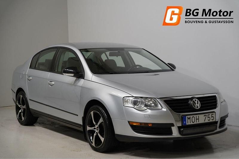 Silver Begagnad 2009 VW Passat Trendline Sedan | 49 900 kr (Dyr) - Bild 1/4