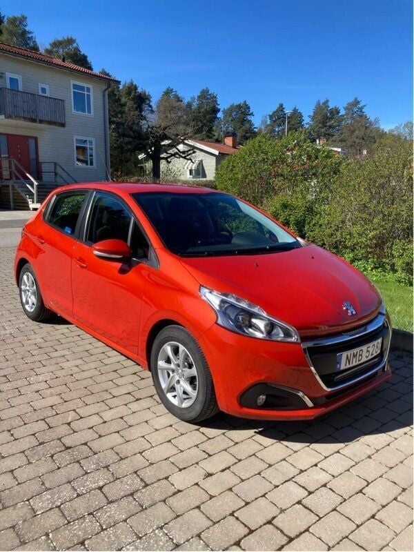 Orange Begagnad 2018 Peugeot 208 Halvkombi | 85 000 kr (Bra pris) - Bild 1/4