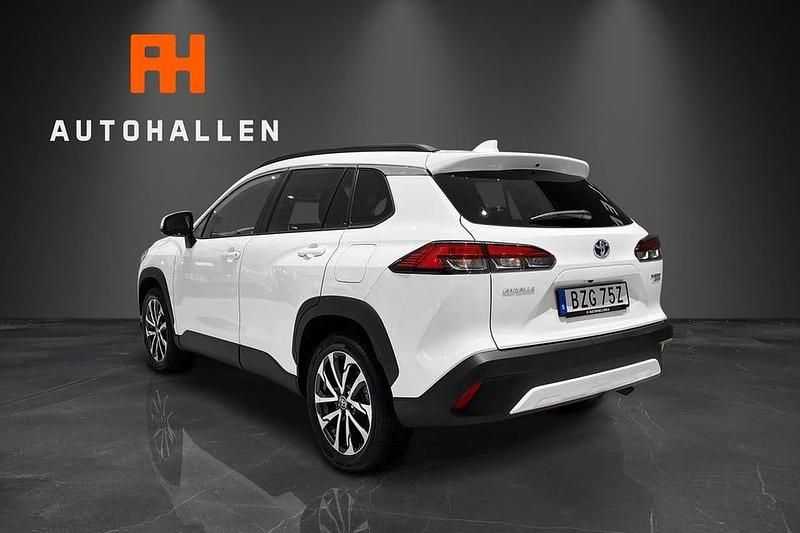 Begagnad Toyota Corolla Cross Style 197 HK (144 kW) 2022 Vit SUV
