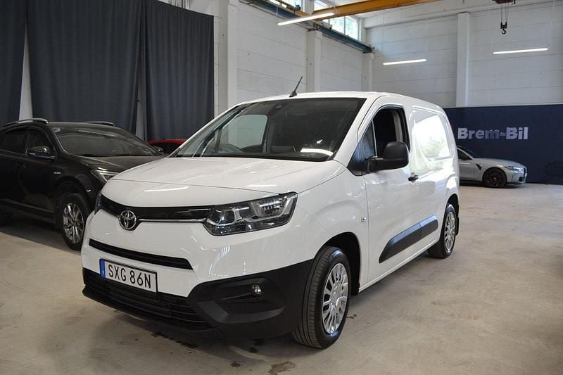 Vit Begagnad 2021 Toyota Proace City City Van | 164 900 kr (Marknadspris) - Bild 1/4