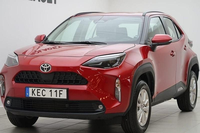Röd Begagnad 2024 Toyota Yaris Cross SUV | 314 900 kr (Bra pris) - Bild 1/4