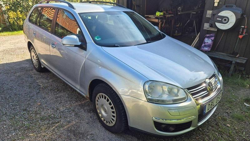 Grå Begagnad 2009 VW Golf VI Kombi | 35 000 kr (Marknadspris) - Bild 1/4