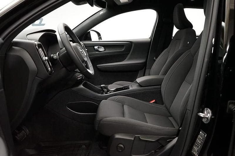 Begagnad Volvo C40 Core 169 kW (231 HK) 2022 Svart SUV