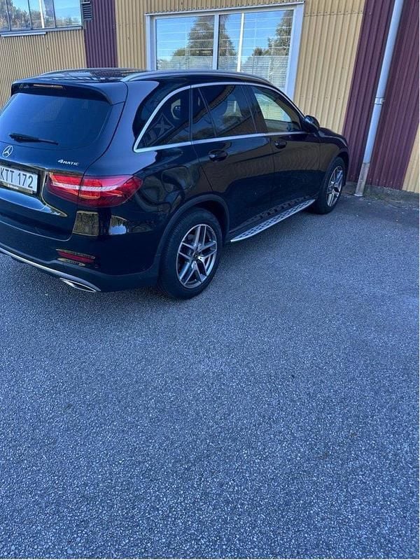 Svart Begagnad 2018 Mercedes GLC220 SUV | 295 000 kr (Lite dyr) - Bild 1/4