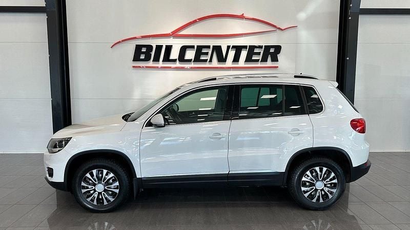 Vit Begagnad 2013 VW Tiguan Sportline SUV | 104 900 kr (Lite dyr) - Bild 1/4
