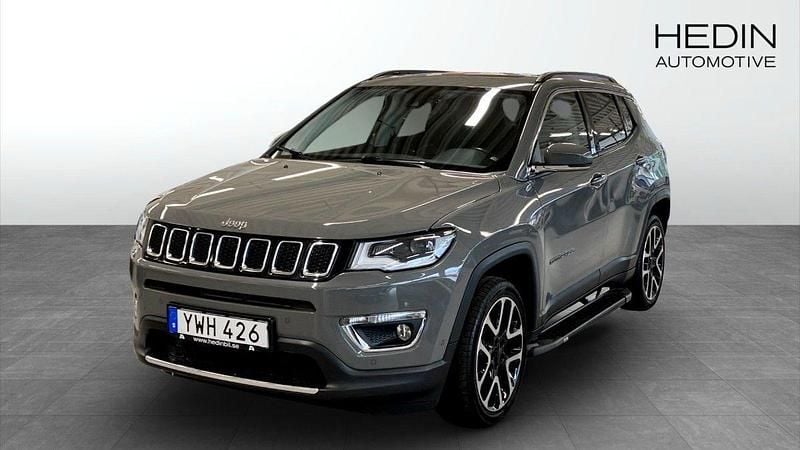 Grå (grey) Begagnad 2018 Jeep Compass SUV | 189 900 kr (Marknadspris) - Bild 1/4
