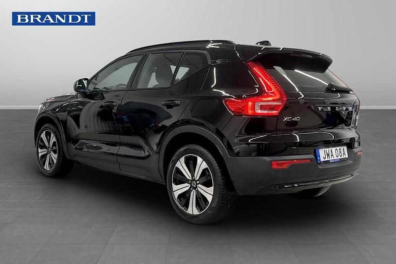 Begagnad Volvo XC40 Single Motor 175 kW (238 HK) 2023 Svart SUV