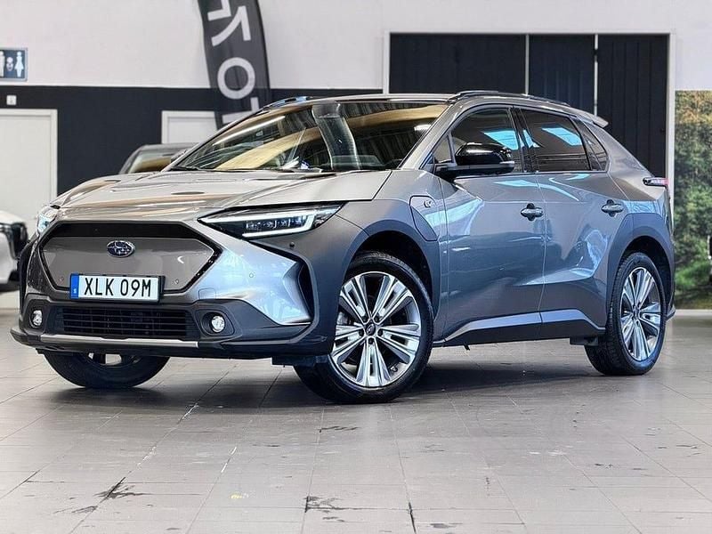 Grå Begagnad 2022 Subaru Solterra SUV | 319 900 kr (Marknadspris) - Bild 1/4