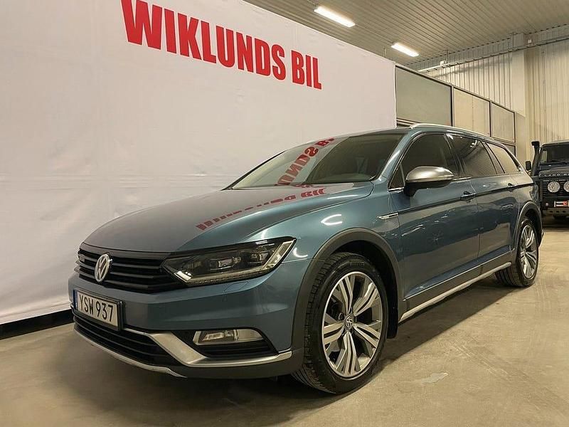 Blå Begagnad 2018 VW Passat Alltrack Kombi | 179 900 kr (Marknadspris) - Bild 1/4