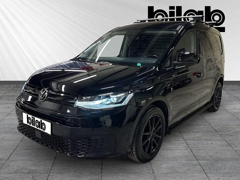 Deep black pärleffekt Begagnad 2023 VW Caddy Black Edition Minibuss | 299 000 kr (Lite dyr) - Bild 1/4