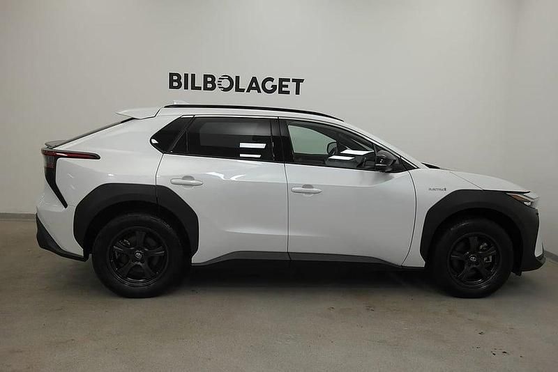 Begagnad Toyota bZ4X 252 kW (343 HK) 2023 Vit SUV