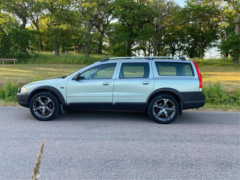 Grön Begagnad 2005 Volvo XC70 Summum SUV | 45 000 kr (Marknadspris) - Bild 1/3