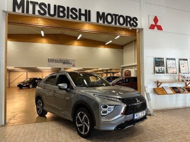Grå Begagnad 2023 Mitsubishi Eclipse Cross SUV | 399 800 kr (Dyr) - Bild 1/4