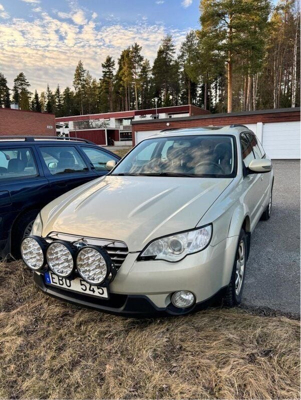 Gul Begagnad 2007 Subaru Outback SUV | 19 000 kr (Marknadspris) - Bild 1/4