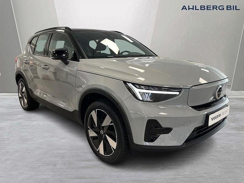 Grå Begagnad 2023 Volvo XC40 Core SUV | 459 500 kr - Bild 1/3