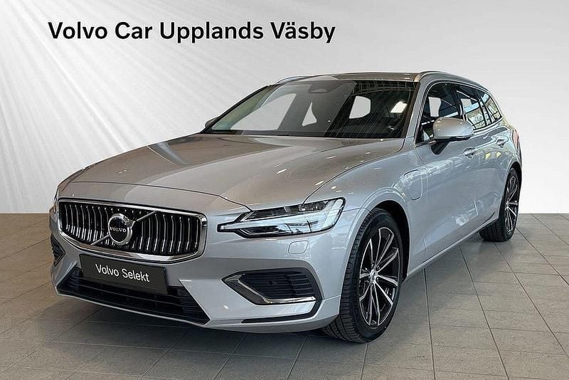 Silver Begagnad 2024 Volvo V60 Plus Kombi | 479 900 kr (Marknadspris) - Bild 1/3