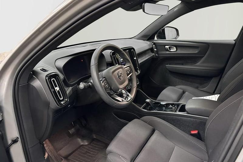 Begagnad Volvo XC40 Plus 175 kW (238 HK) 2023 Silver SUV