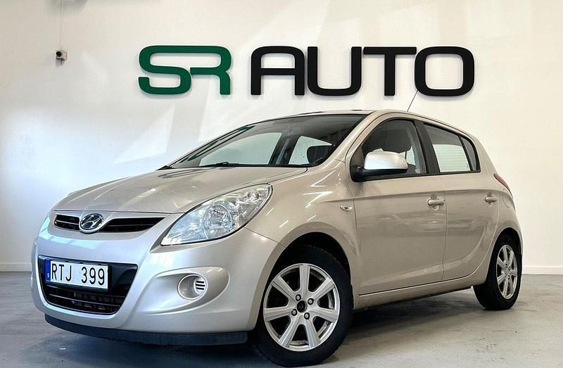 Silver Begagnad 2009 Hyundai i20 Select Halvkombi | 89 900 kr (Dyr) - Bild 1/4