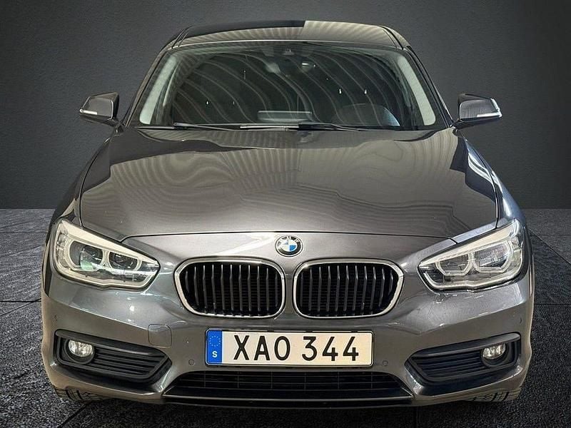 Begagnad BMW 116 116 HK (85 kW) 2015 Svart (svart metallic) Halvkombi