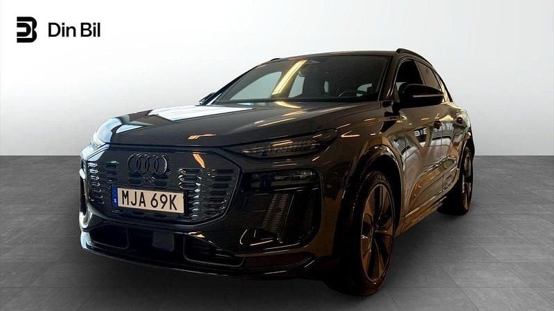 Grå Begagnad 2024 Audi Q6 e-tron S-Line SUV | 859 000 kr (Lite dyr) - Bild 1/4