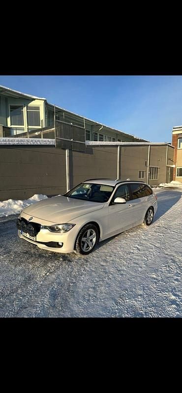 Begagnad 2013 BMW 318 Kombi | 105 000 kr (Marknadspris) - Bild 1/4