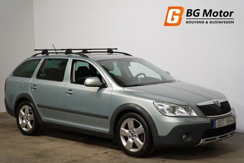 Ljusgrön Begagnad 2011 Skoda Octavia Scout Kombi | 94 800 kr (Lite dyr) - Bild 1/3