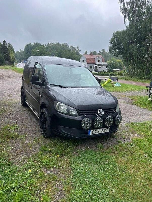 Svart Begagnad 2015 VW Caddy Minibuss | 60 000 kr (Marknadspris) - Bild 1/3