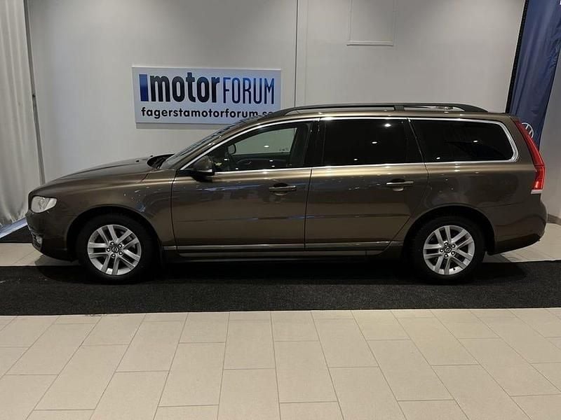 Begagnad Volvo V70 Momentum 184 HK (135 kW) 2015 Brun Kombi