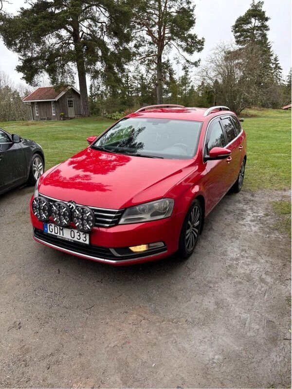 Röd Begagnad 2011 VW Passat Kombi | 59 000 kr (Marknadspris) - Bild 1/4