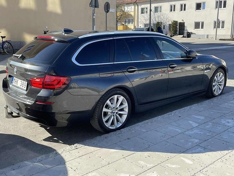 Grå Begagnad 2012 BMW 525 Kombi | 150 000 kr (Marknadspris) - Bild 1/4