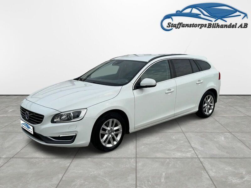 Vit Begagnad 2014 Volvo V60 Momentum Kombi | 104 000 kr (Marknadspris) - Bild 1/4