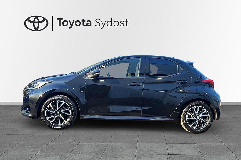 Begagnad Toyota Yaris 2022 Svart Halvkombi