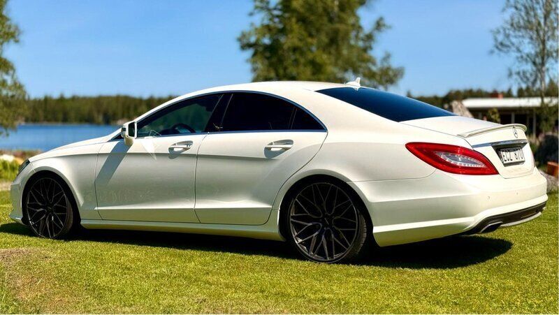 Vit Begagnad 2011 Mercedes CLS350 AMG Sportkupé | 215 000 kr (Marknadspris) - Bild 1/4