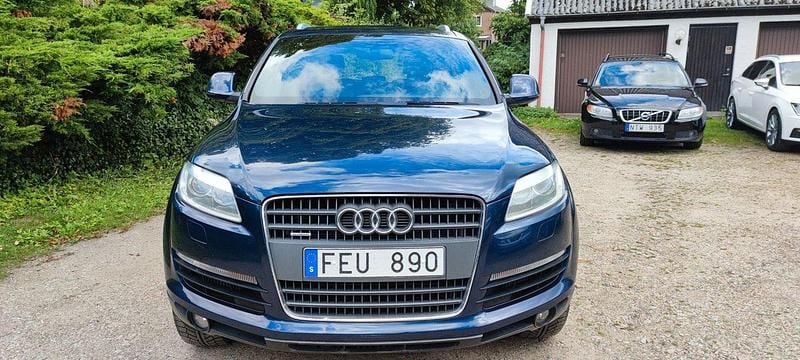 Blå Begagnad 2007 Audi Q7 Comfort SUV | 69 900 kr (Marknadspris) - Bild 1/4