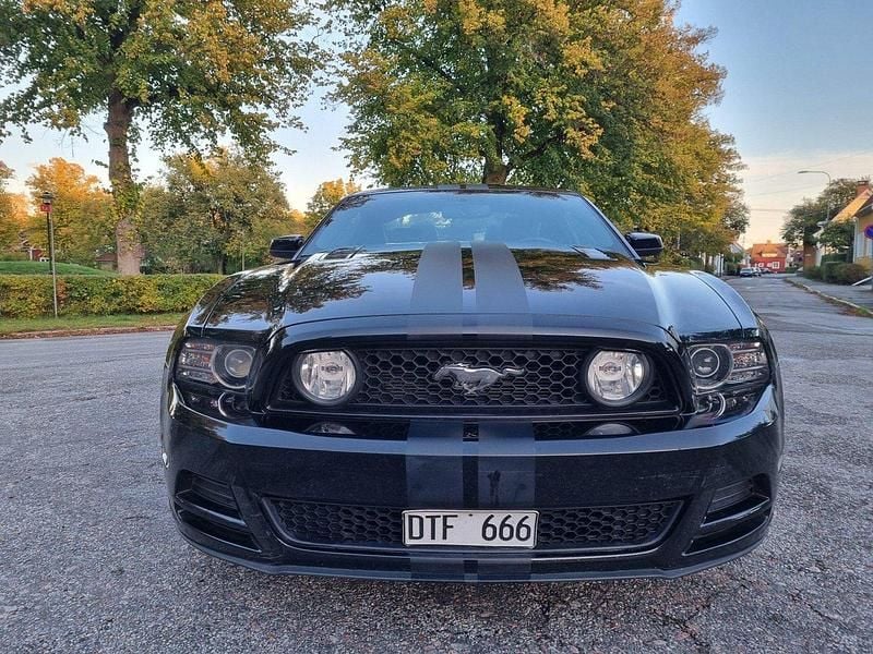 Svart Begagnad 2014 Ford Mustang GT Sportkupé | 310 000 kr (Dyr) - Bild 1/4