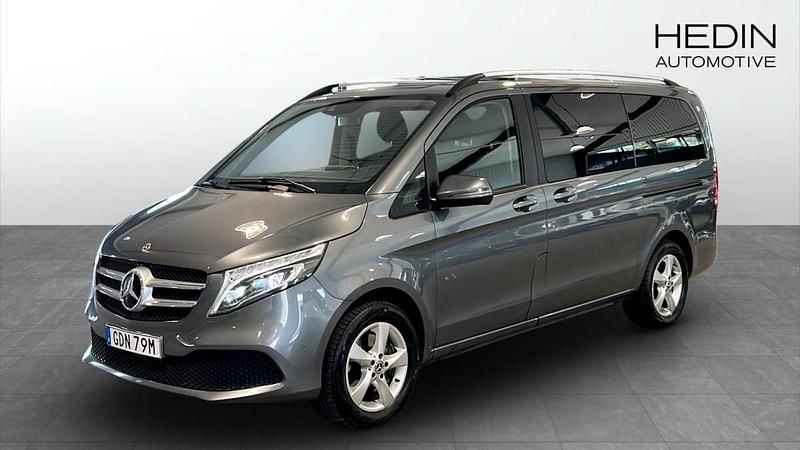 Grå (grey) Begagnad 2022 Mercedes V220 Minibuss | 450 000 kr (Marknadspris) - Bild 1/4