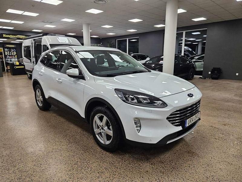 Vit Begagnad 2022 Ford Kuga Titanium SUV | 239 900 kr (Superpris) - Bild 1/4