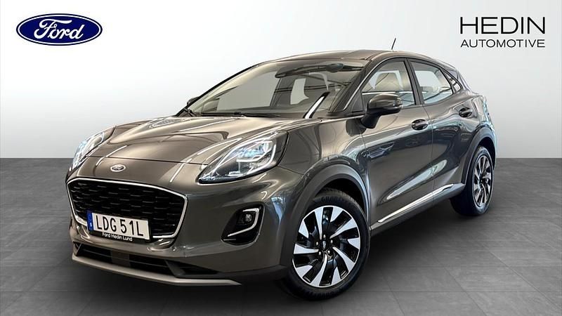 Grå (grey) Begagnad 2022 Ford Puma Titanium Halvkombi | 229 900 kr (Marknadspris) - Bild 1/4