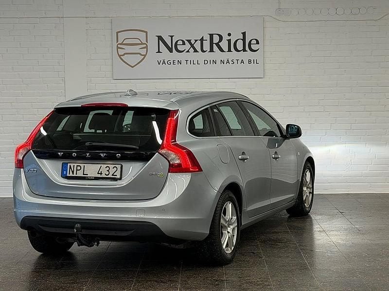 Begagnad Volvo V60 Momentum 114 HK (83 kW) 2012 Silver Kombi