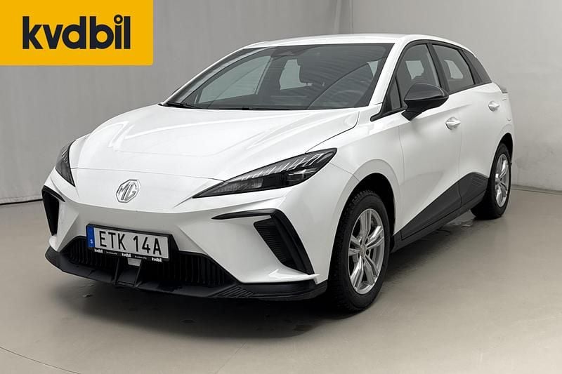 Begagnad MG MG4 EV 2023 Vit Halvkombi