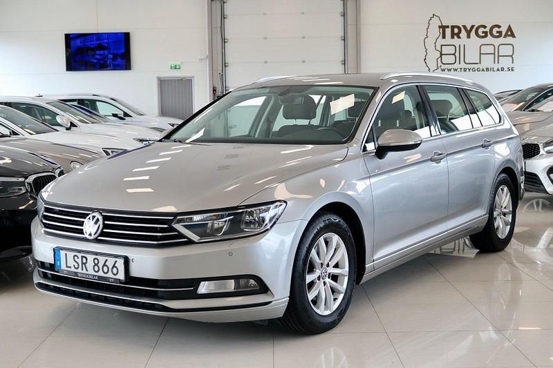 Silver Begagnad 2015 VW Passat Kombi | 129 000 kr (Marknadspris) - Bild 1/4