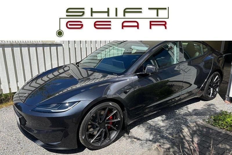 Begagnad 2024 Tesla Model 3 Performance Sedan | 590 000 kr - Bild 1/3