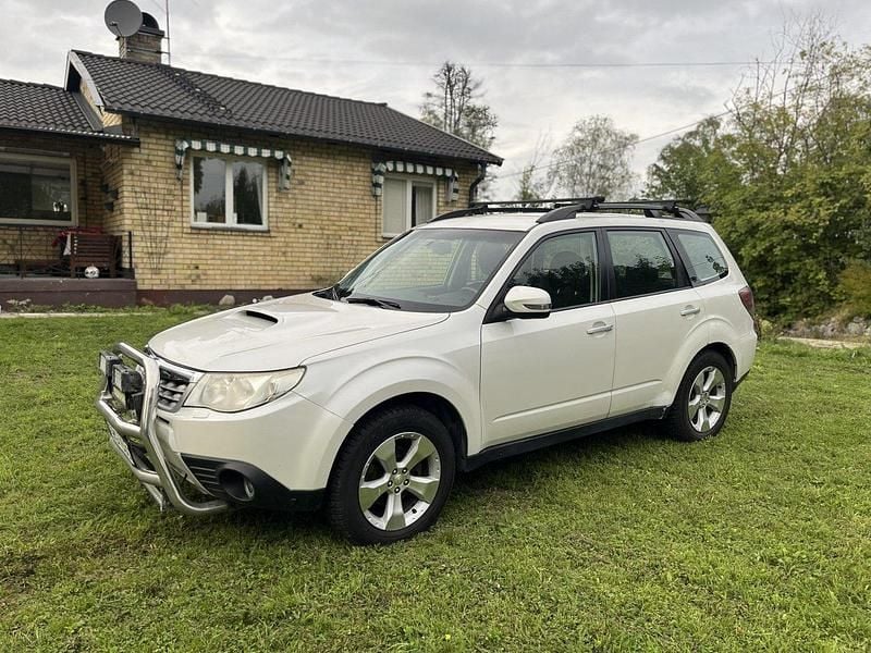 Vit Begagnad 2012 Subaru Forester SUV | 30 000 kr - Bild 1/4